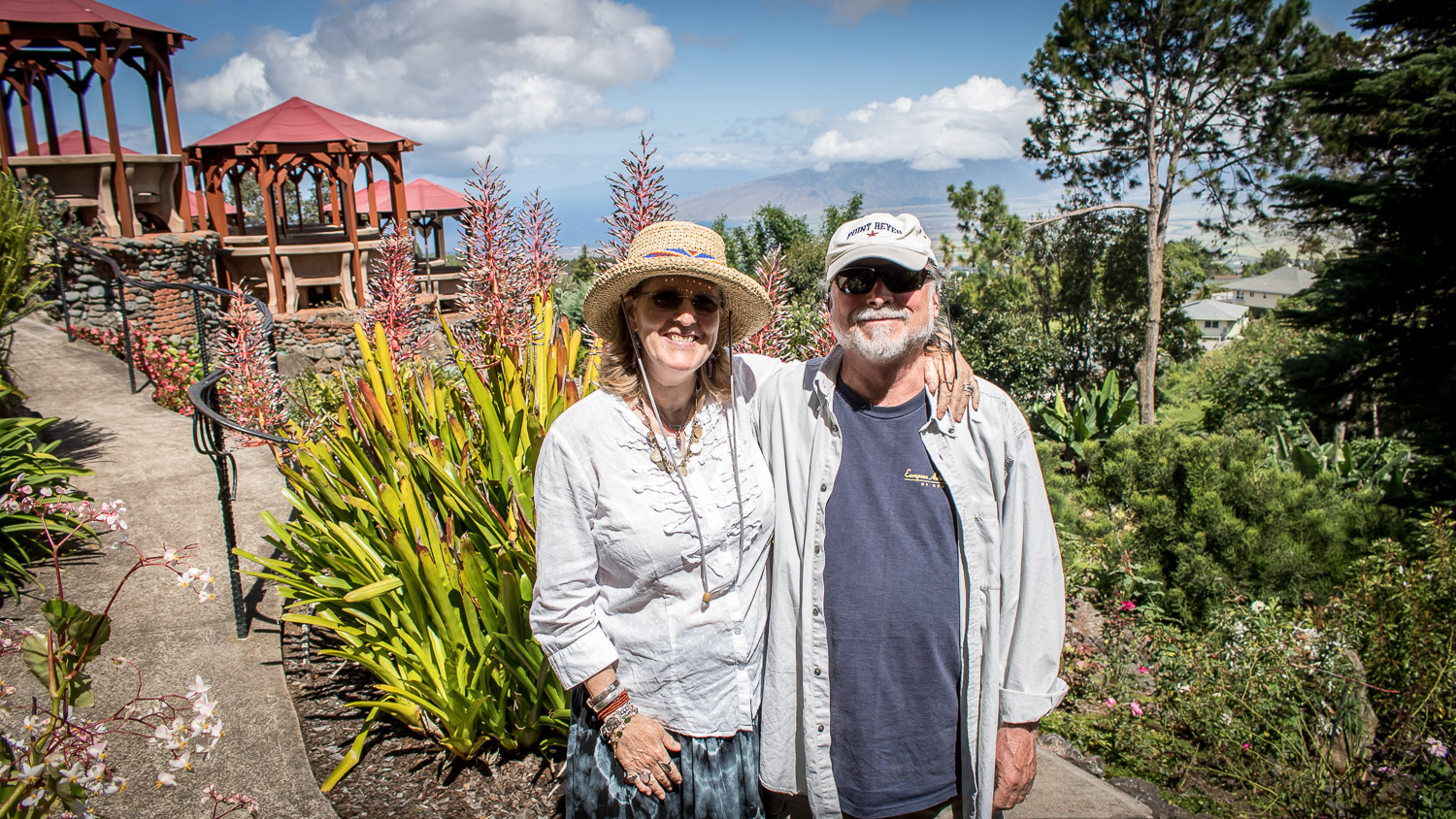 Breakfast @ the Kula Lodge and a walk with Oprah